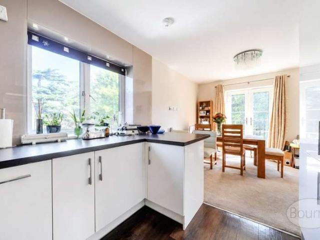 Flat for sale in Boxgrove, Westborough