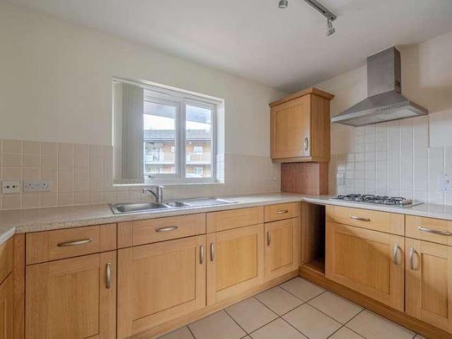 Flat for sale in Denham