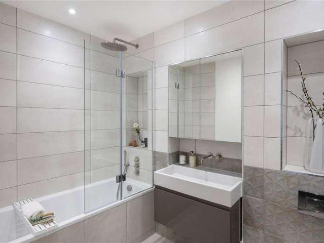 Flat for sale in London Borough of Hammersmith and Fulham, Greater London