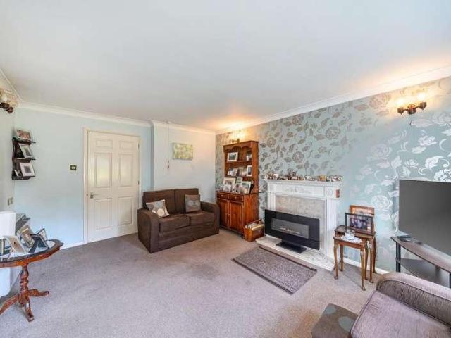 Flat for sale in Little Stanmore, Greater London