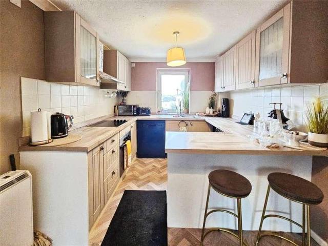 Flat for sale in Dale Hill, Essex