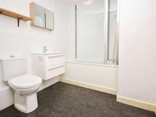 Flat for sale in Walton, Aylesbury