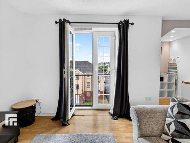 Flat for sale in Barry Island, Barry