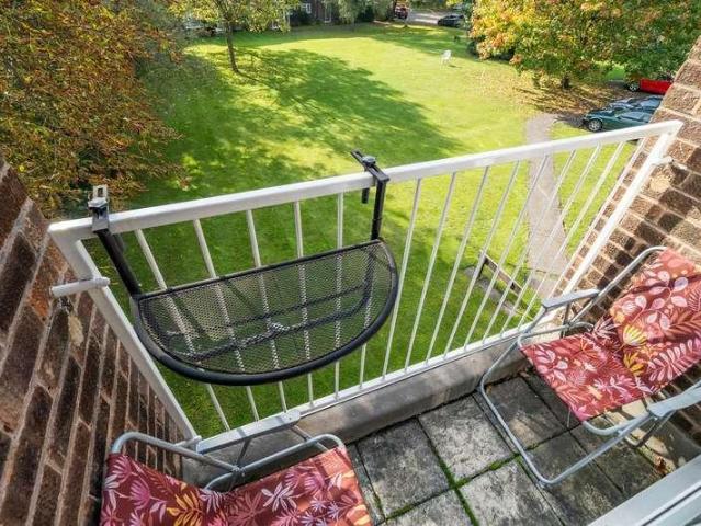 Flat for sale in Snaresbrook, Greater London