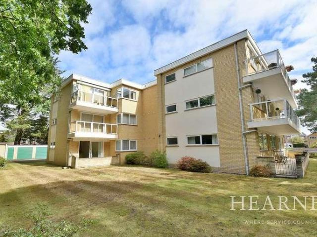Flat for sale in Tricketts Cross, Ferndown