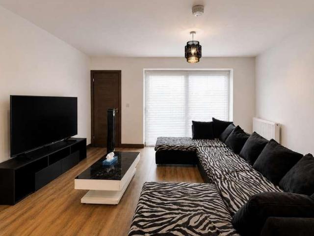 Flat for sale in Alton Barnes, Essex