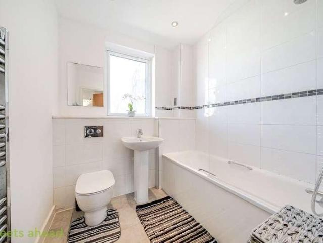 Flat for sale in London Borough of Croydon, Greater London