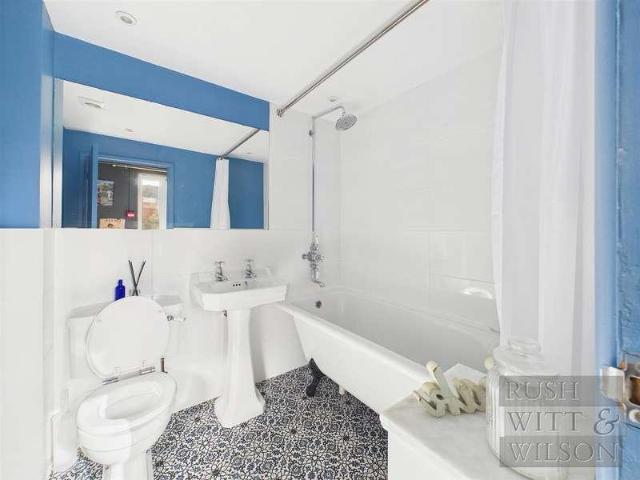 Flat for sale in Central, Heathlands
