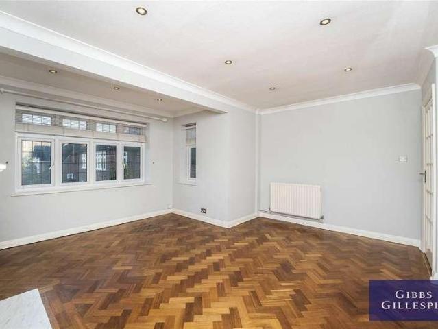 Flat for sale in Eastcote, Greater London