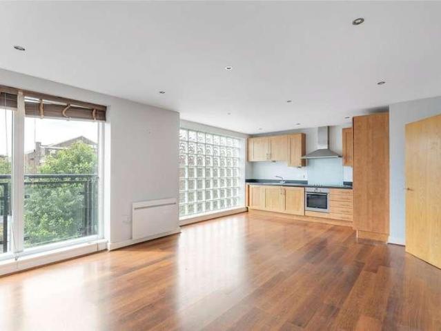 Flat for sale in Crystal Palace, Greater London