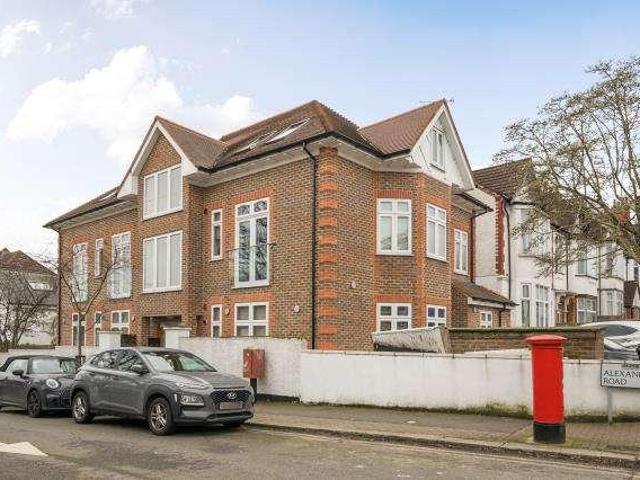 Flat for sale in Hendon, Greater London