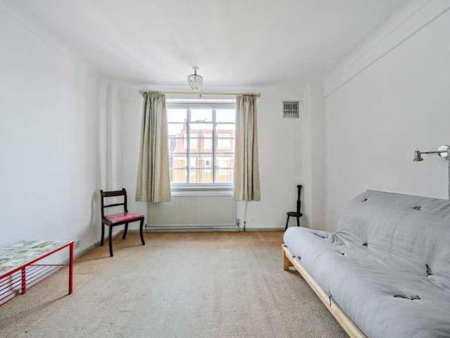 Flat for sale in Bayswater, Greater London