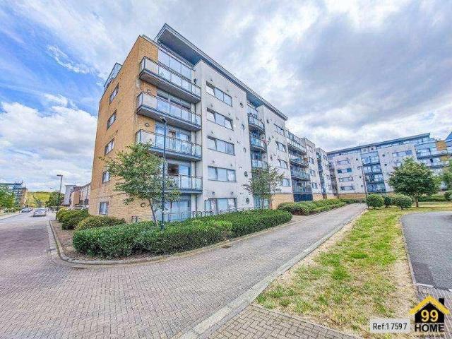 Flat for sale in Royal Borough of Greenwich, Greater London