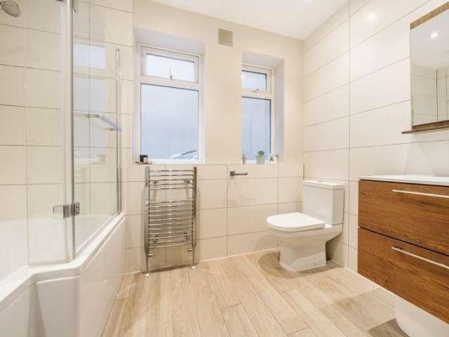 Flat for sale in Lower Halliford, Surrey