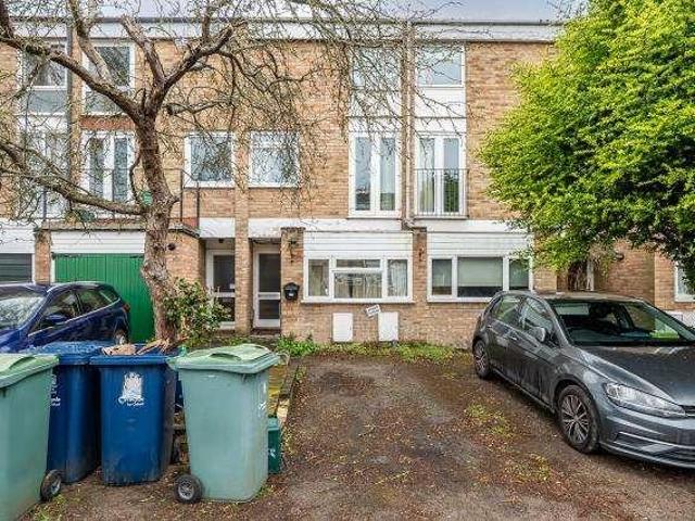 Flat for sale in The Slade, Oxfordshire