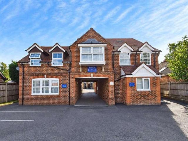 Flat for sale in Shinfield, Spencers Wood