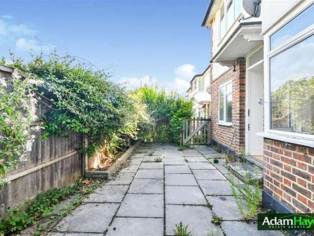 Flat for sale in North Finchley, Greater London