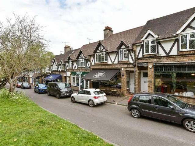 Flat for sale in Red Hill, Surrey