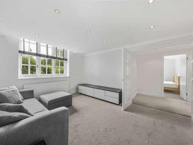 Flat for sale in Primrose Hill, Greater London