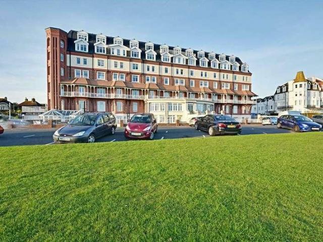 Flat for sale in Central, Heathlands