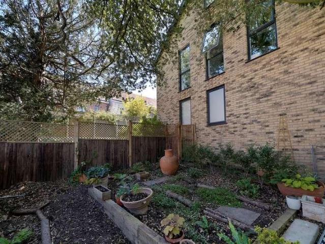 Flat for sale in London Borough of Croydon, Upper Norwood