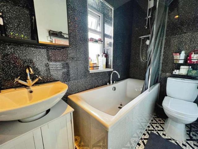 Flat for sale in Eccleshill, West Yorkshire