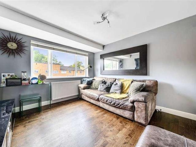 Flat for sale in Broadfield, Glynde