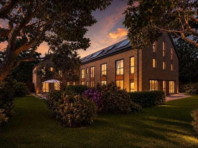 Flat for sale in Heswall, Wirral
