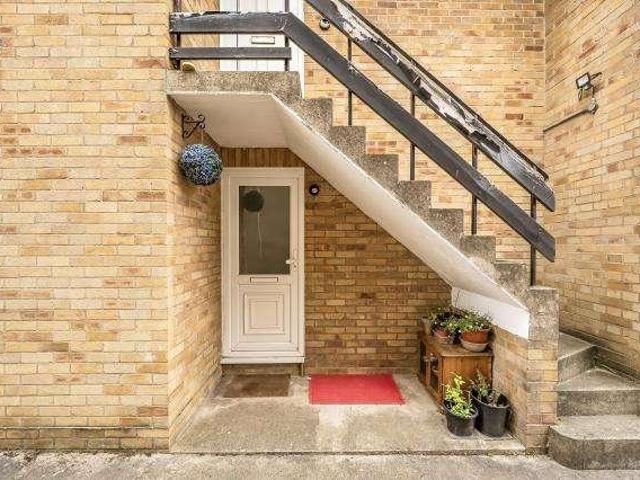Flat for sale in Highfield, The Slade