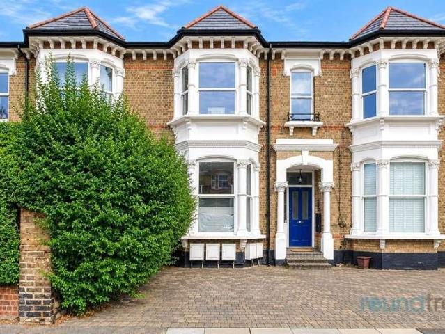 Flat for sale in Hendon, Greater London