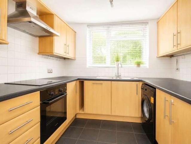 Flat for sale in Elstree and Borehamwood, Borehamwood