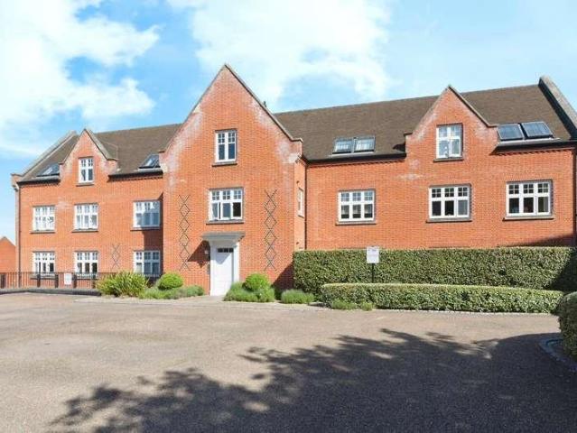Flat for sale in Clements Park, Navestock Side