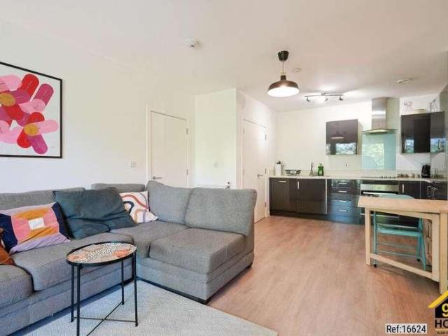 Flat for sale in Loughborough Junction, Greater London
