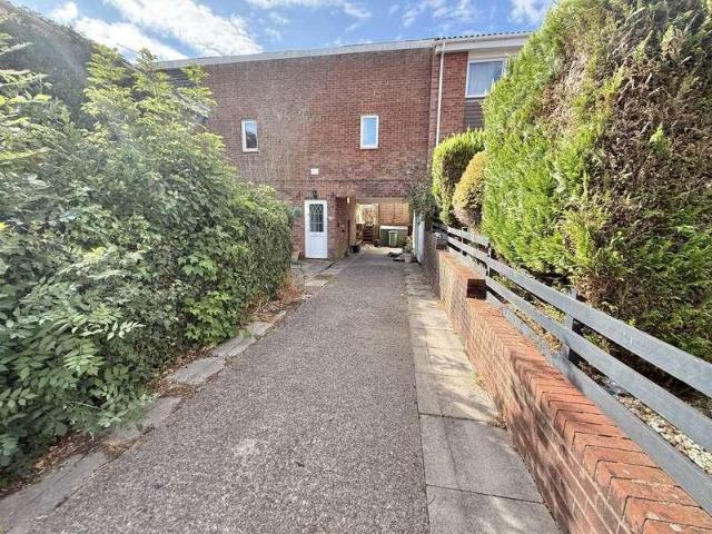 Flat for sale in Hollybush, Wales