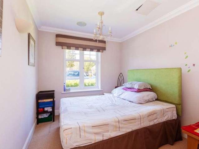 Flat for sale in Bray Wick, Maidenhead