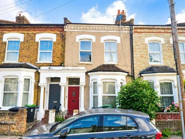 Flat for sale in London Borough of Haringey, Greater London