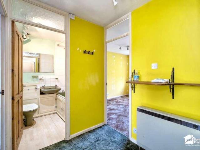 Flat for sale in Hungerford