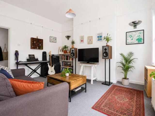 Flat for sale in Round Hill, Brighton & Hove