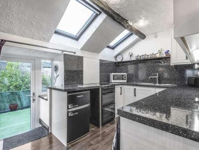 Flat for sale in Idle, West Yorkshire