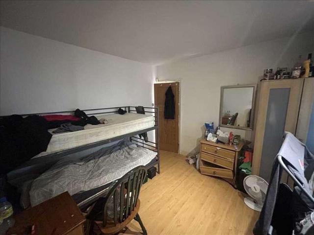 Flat for sale in London Borough of Hounslow, Feltham