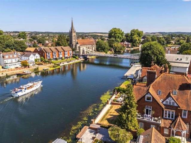 Flat for sale in Bisham