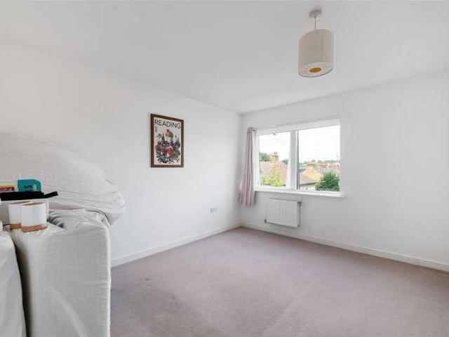Flat for sale in London Borough of Merton, Merton Park