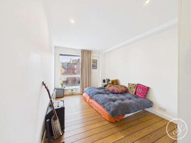 Flat for sale in West Yorkshire