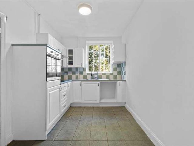 Flat for sale in Southfields, Greater London