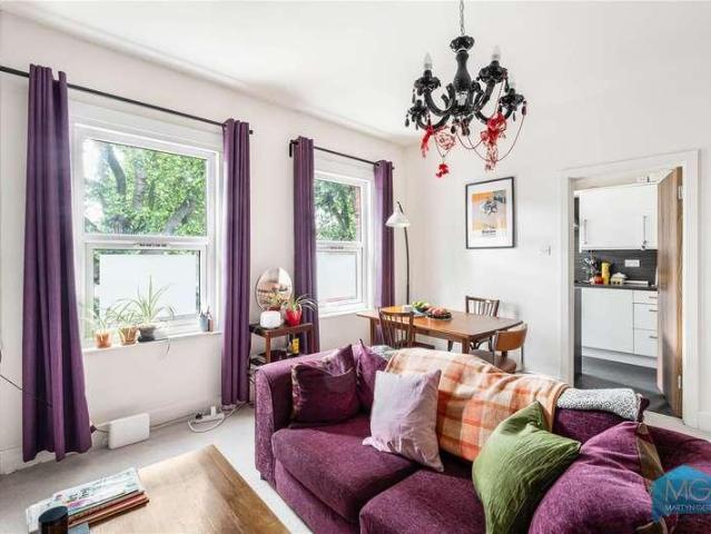 Flat for sale in Crouch End, Greater London