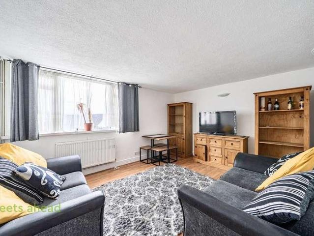 Flat for sale in London Borough of Croydon, Upper Norwood