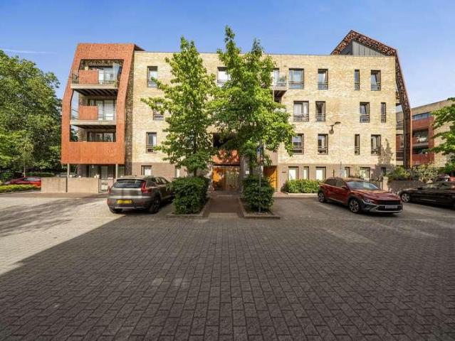 Flat for sale in Rotherhithe, Greater London