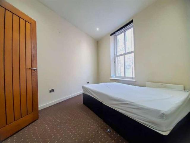 Flat for sale in Dewsbury, West Yorkshire