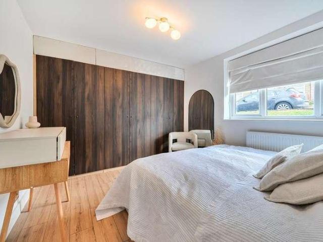 Flat for sale in Oakmere, Potters Bar