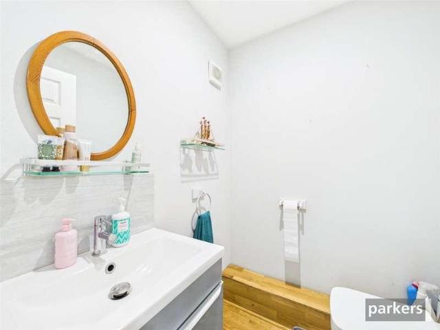 Flat for sale in Sindlesham, Wokingham